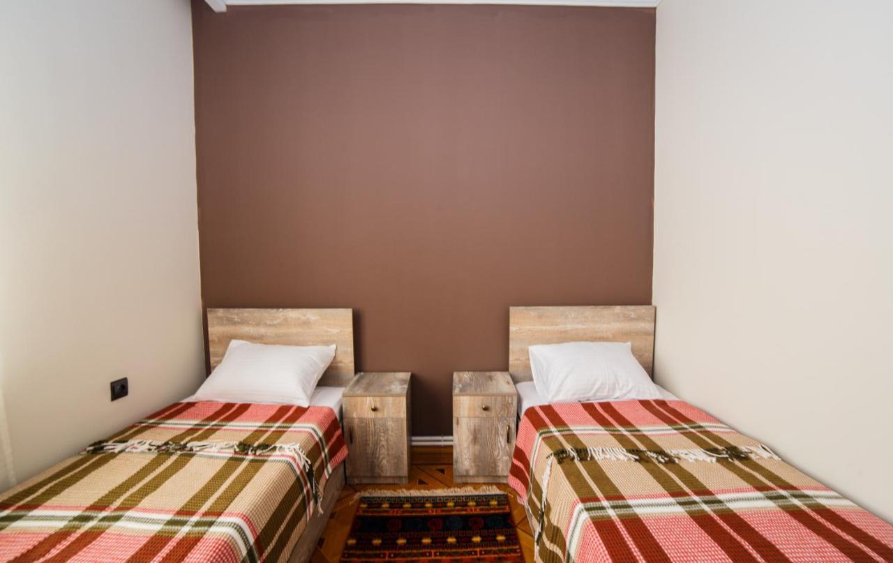 Red Castle Hotel Jerevan Buitenkant foto