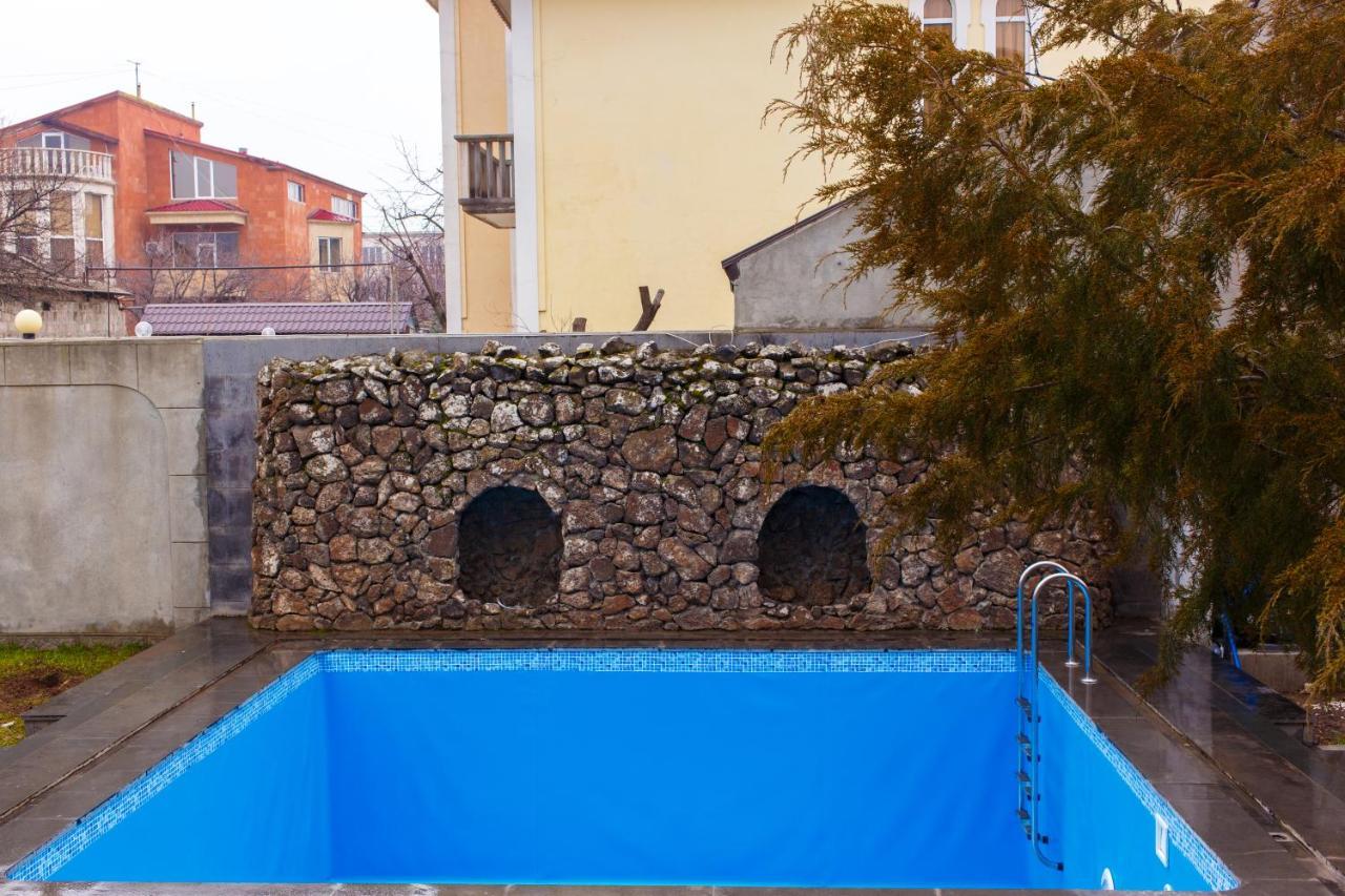 Red Castle Hotel Jerevan Buitenkant foto
