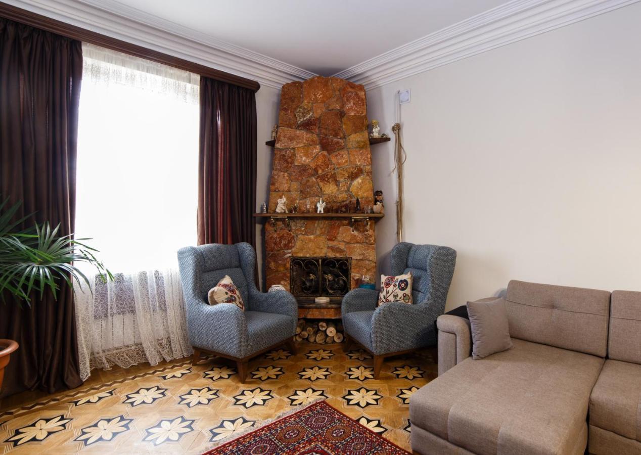 Red Castle Hotel Jerevan Buitenkant foto