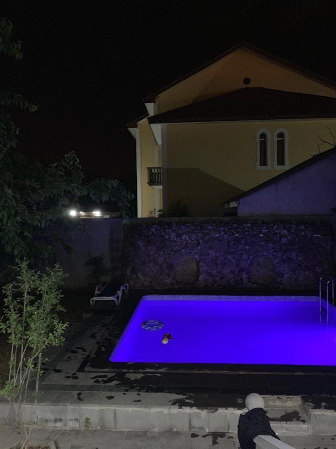Red Castle Hotel Jerevan Buitenkant foto
