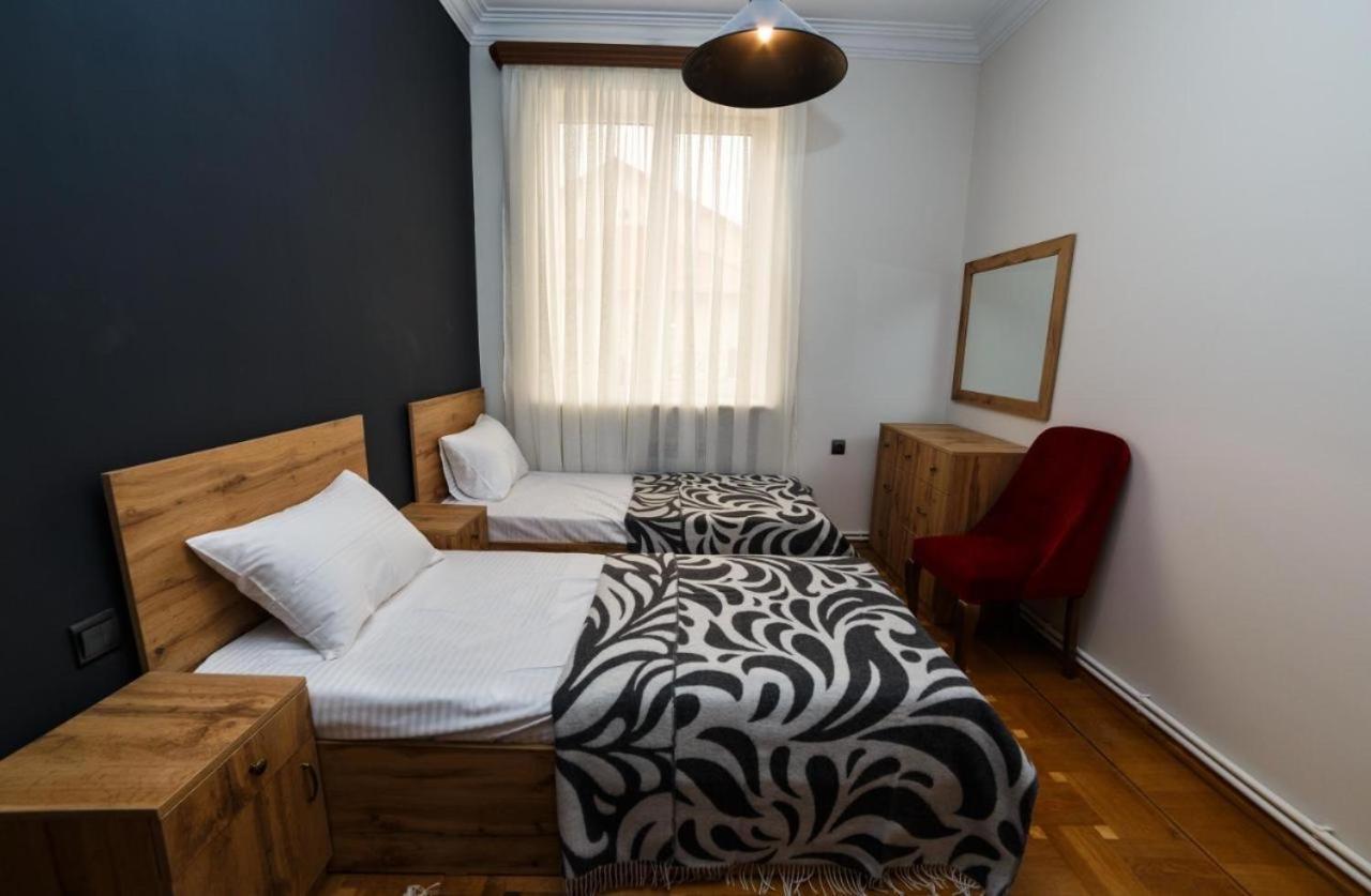 Red Castle Hotel Jerevan Buitenkant foto